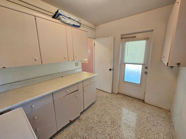 Building Photo - 264 Glen Oak Rd