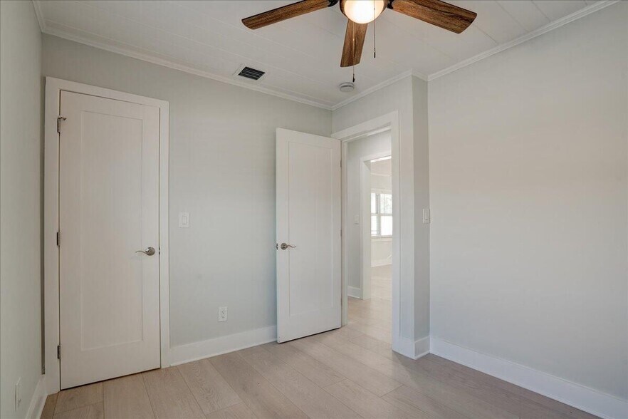 Building Photo - 320 NW 6th Ave