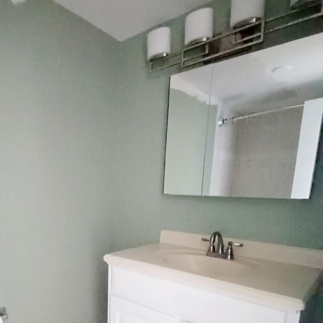 Building Photo - 15 S Golfview Rd