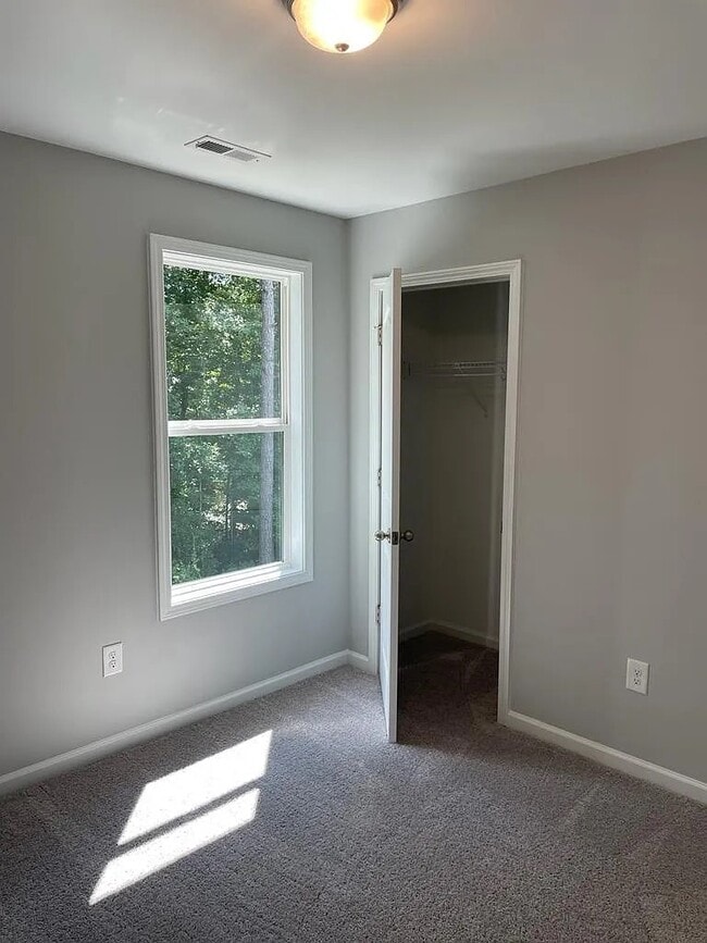 Building Photo - 103 Stewarts Knob Dr