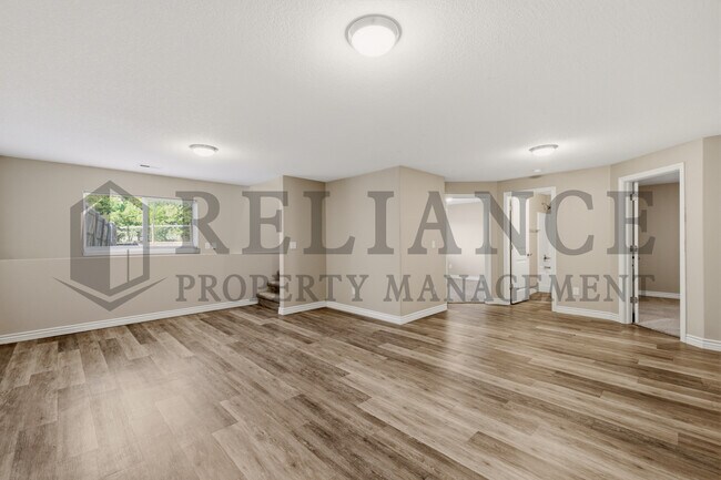 Building Photo - 2202 E Quivira St