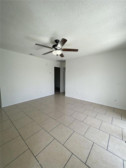Building Photo - 3255 Bloomingdale Villas Ct