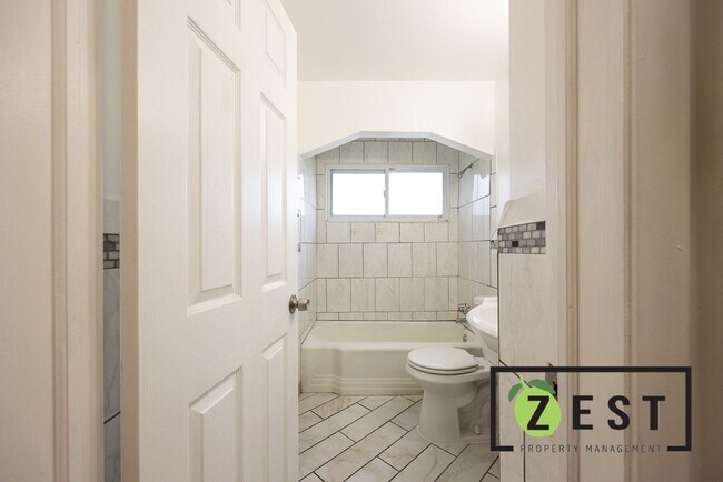 Building Photo - 2 BED 1 BATH SINGLE FAMILY HOME OPEN HOUSE...