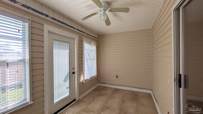 Building Photo - 213 Mirabelle Cir