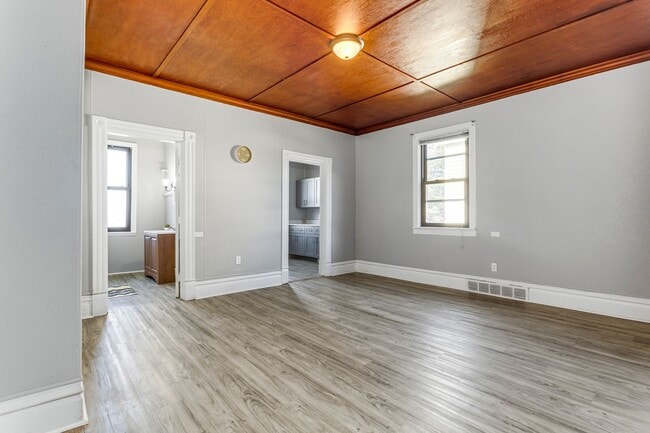 Building Photo - Updated House for Rent in Carrick!