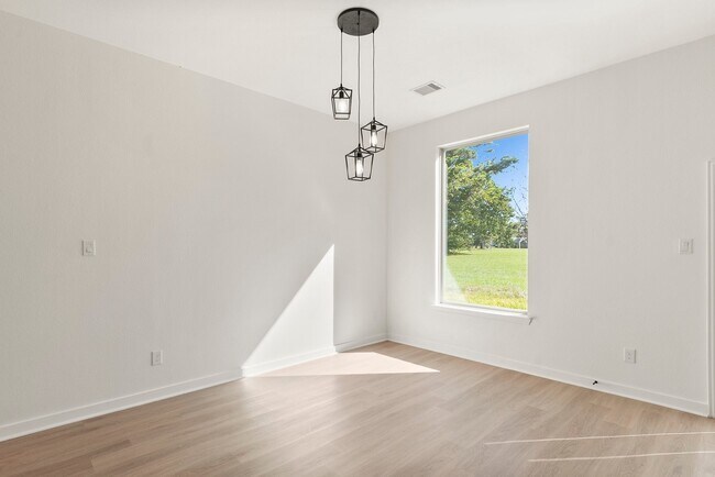 Building Photo - 14822 Spica Ct