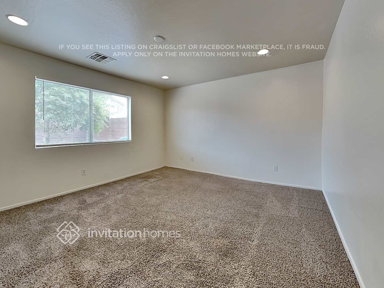 Building Photo - 5903 S 32nd Ln