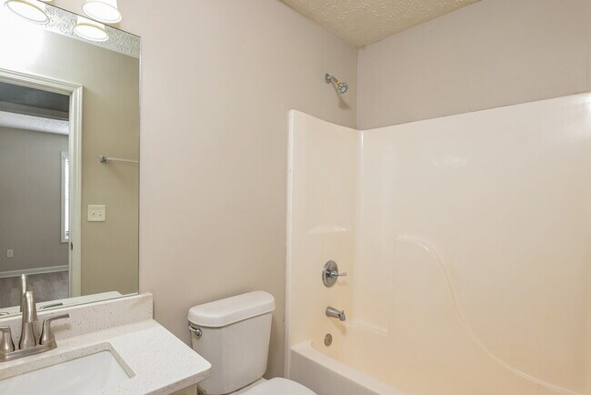 Building Photo - 2152 Glen Hope Ln