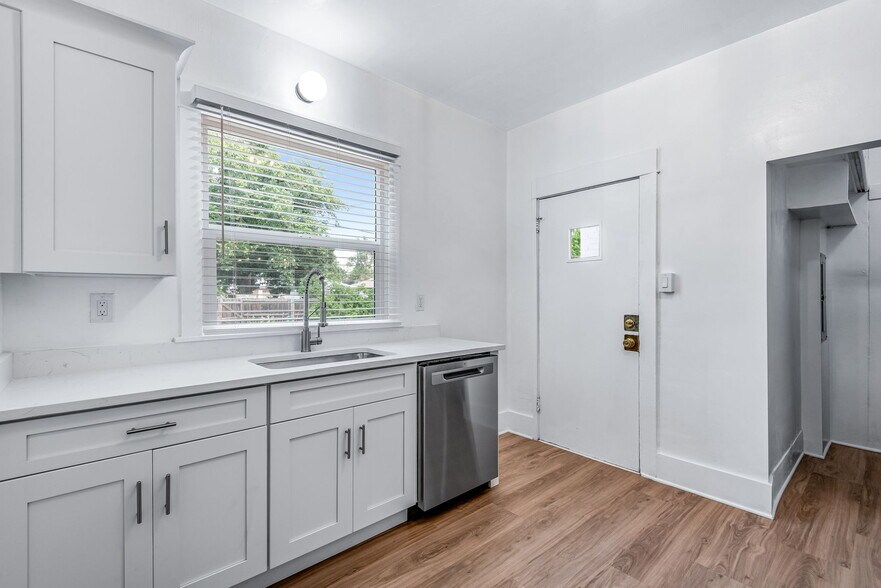 Building Photo - 1478 S University Blvd