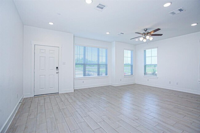Building Photo - 2234 Memory Oaks Dr