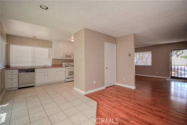 Building Photo - 1644 Carmel Cir E