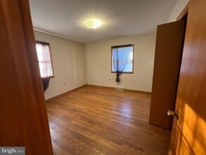 Building Photo - 404 S Coldbrook Ave