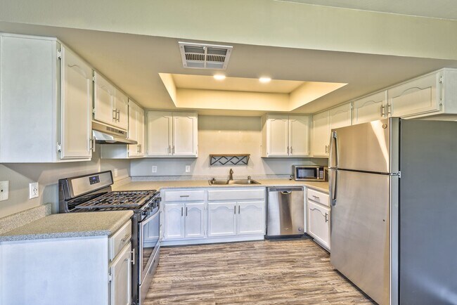 Building Photo - 6617 W Tropicana Ave