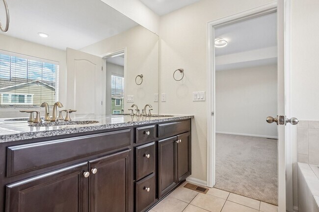 Building Photo - Luxurious Living: 2,367 Sq Ft Home with 4 Baths in Prime Location