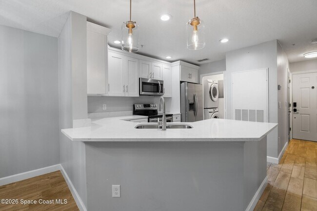 Building Photo - 7667 N Wickham Rd