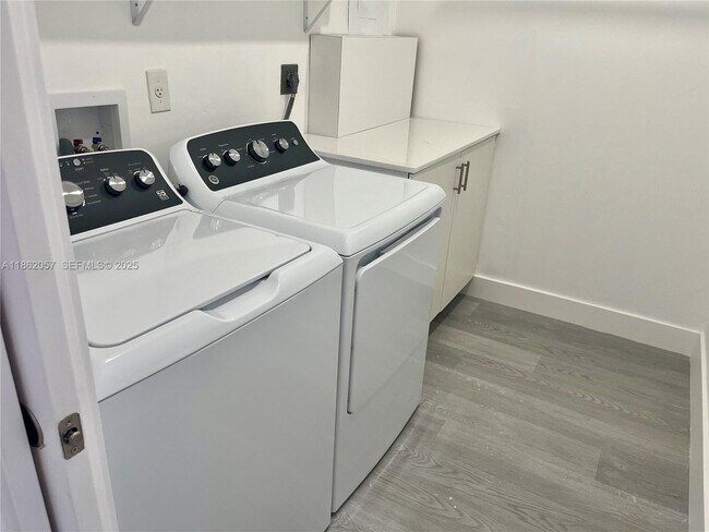 Building Photo - 7113 SW 21st St