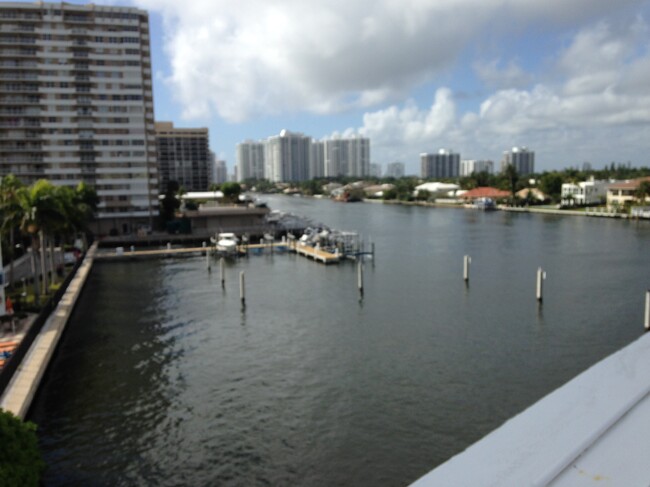 Building Photo - 1913 S Ocean Dr