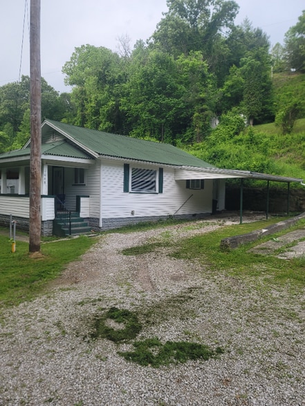 Primary Photo - 1068 Willow Dr