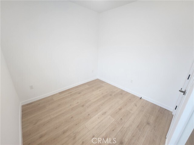 Building Photo - 10940 Oxnard St