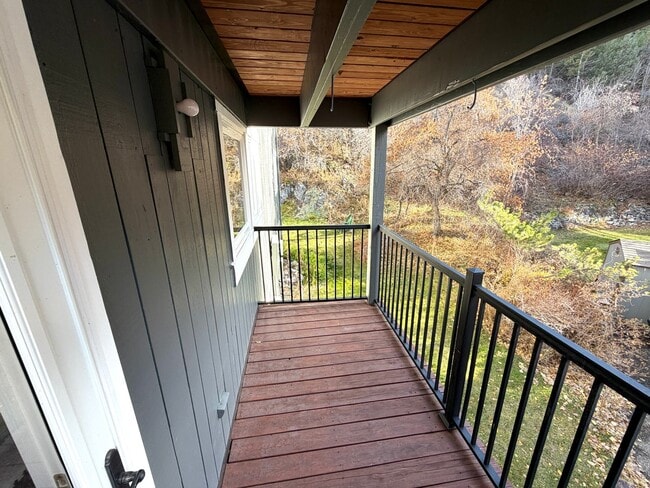 Building Photo - Stunning 2 Bed 1 Bath Condo Close to Downt...