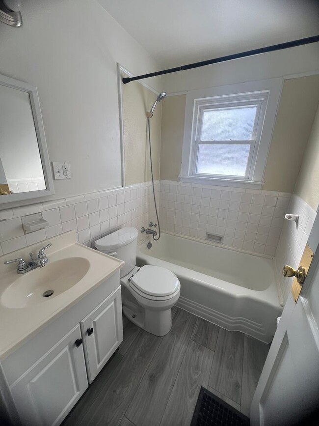 Building Photo - 622 Cranberry St