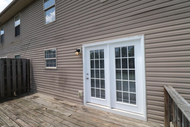 Building Photo - 215 Elkchester Cir