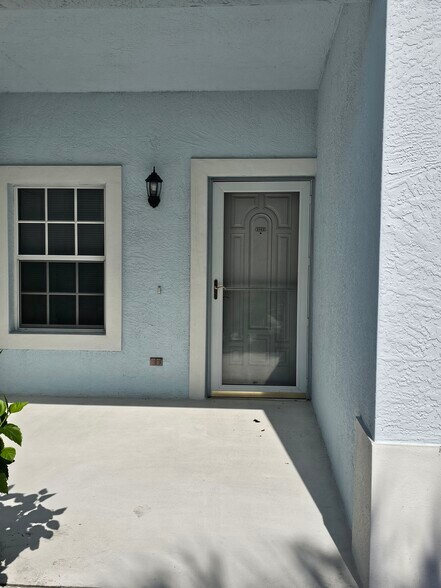 Building Photo - 1457 San Cristobal Ave