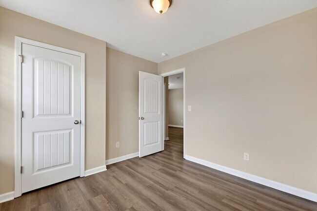 Building Photo - 4490 Middletown Dr