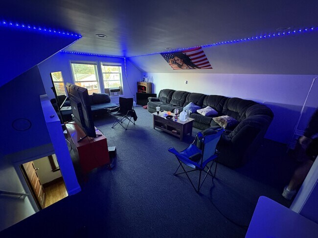 Building Photo - 61 Huntington St