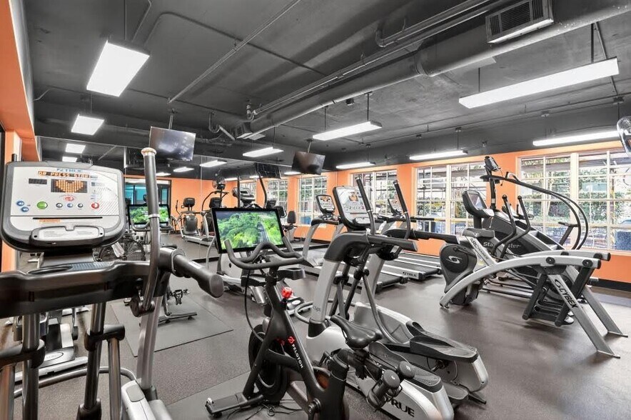 Building Photo - 1101 Juniper St NE