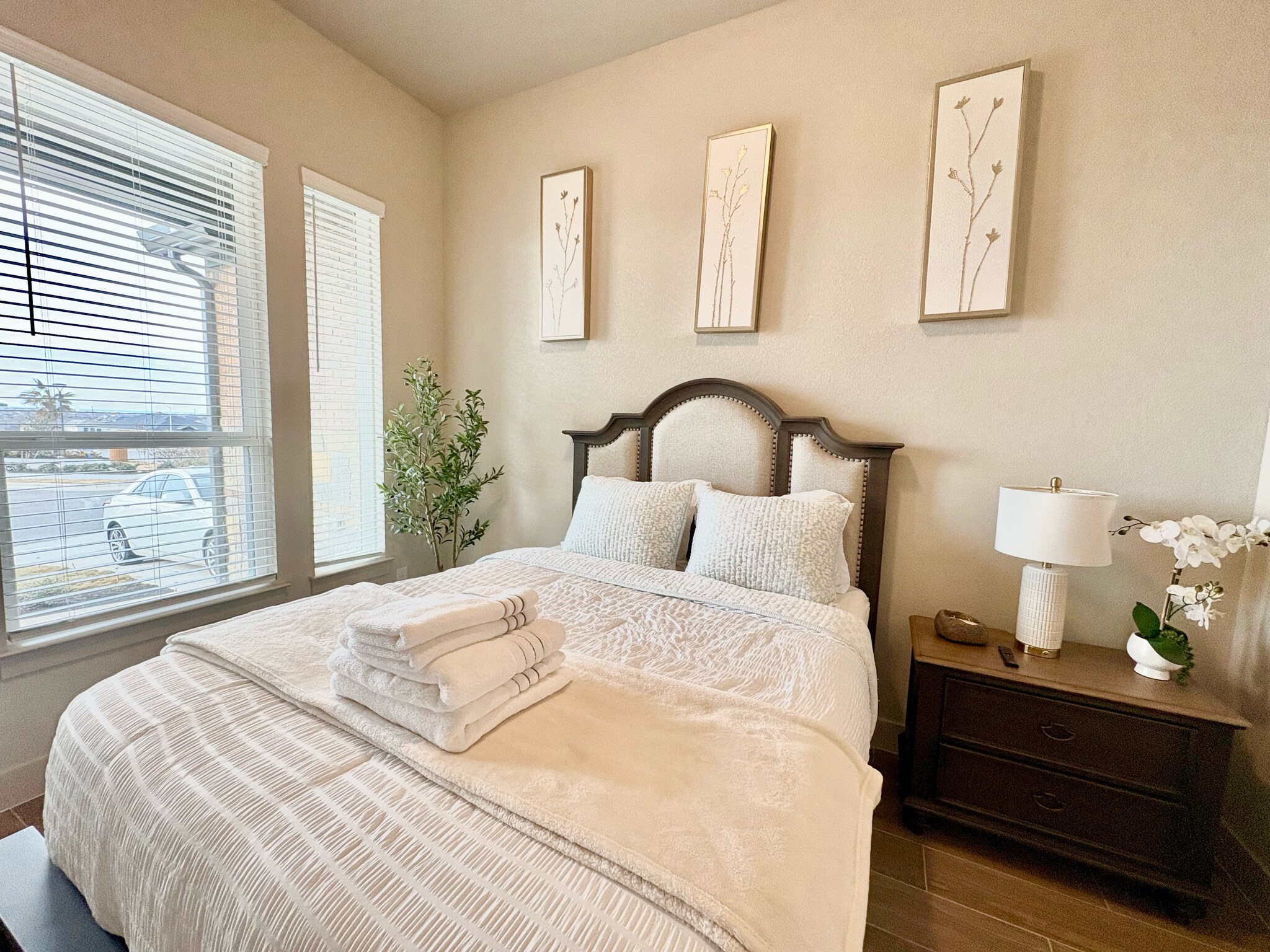 Building Photo - 275 Ginger St