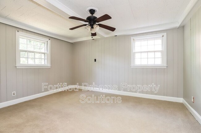 Building Photo - 1101 Surry Dr