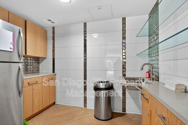 Building Photo - 1240 India St