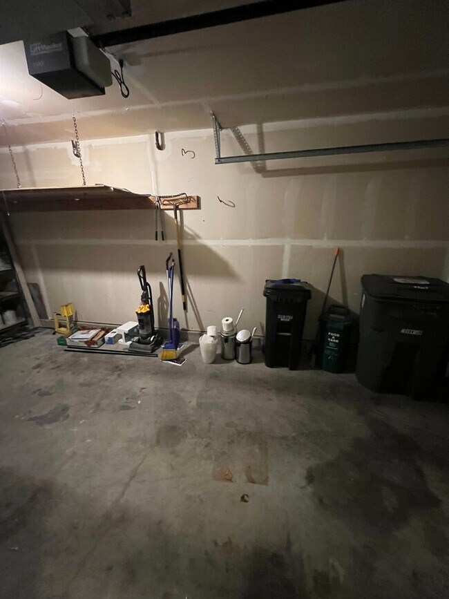 Building Photo - Capitol Hill/Madison Valley Townhouse