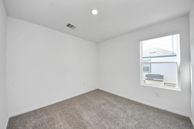 Building Photo - 943 Moon Drop Ln