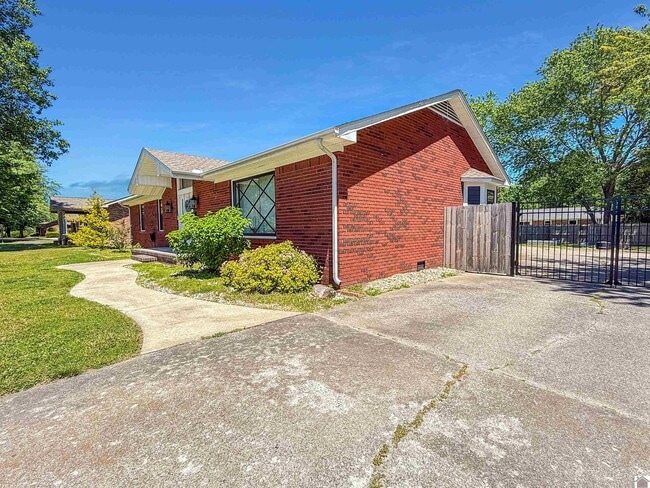 Building Photo - 809 Bagwell Blvd