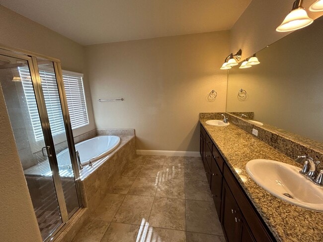 Building Photo - *** MOVE IN SPECIAL - $500.00 OFF FIRST MO...