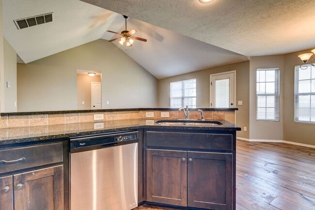 Building Photo - Beautiful 3-bedroom, 2-bath home in Republic with a 2-car garage.