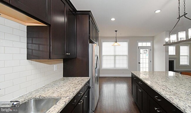 Building Photo - 136 Iron Hill Way