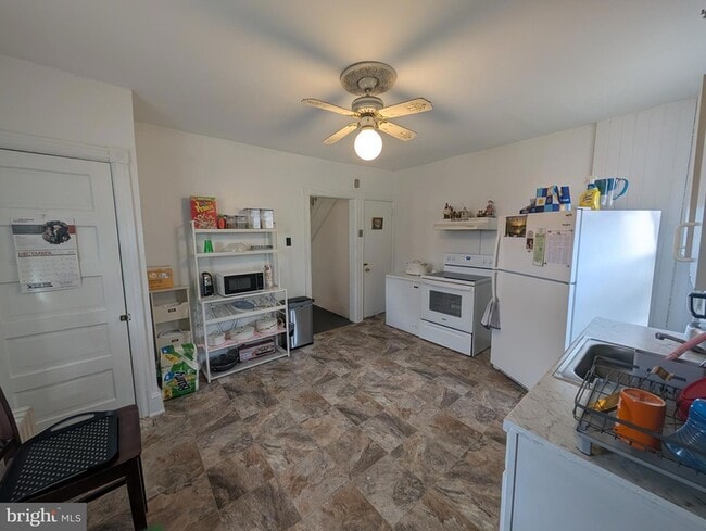 Building Photo - 106 Walnut St