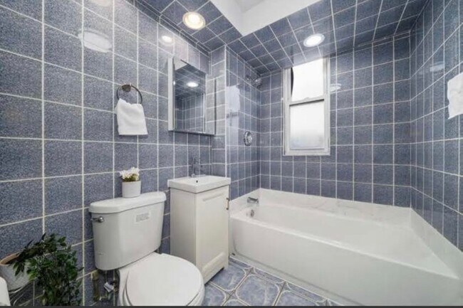 Building Photo - 4316 W 31st St