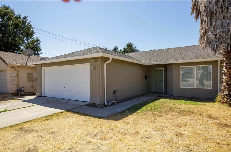 Building Photo - 210 Cordova Ln