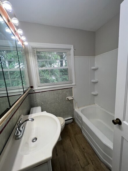 Building Photo - 1004 Idlewood Dr