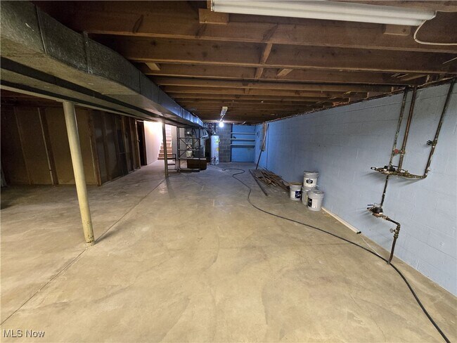 Building Photo - 5229 Evergreen Dr
