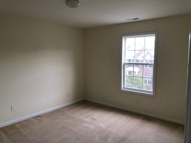 Building Photo - 1147 Pebble Creek Xing