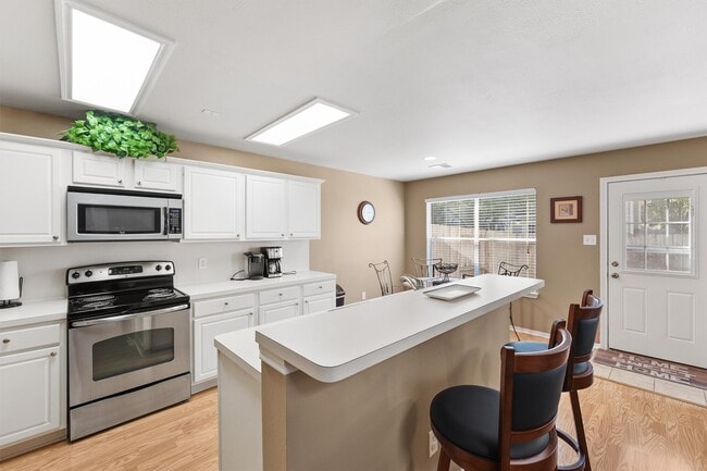 Building Photo - 195 S Walden Elms Cir