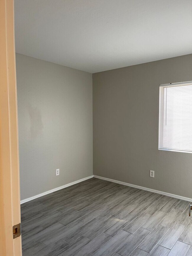 Building Photo - READY TO VIEW NOW! Gorgeous Remodeled Home in El Mirage