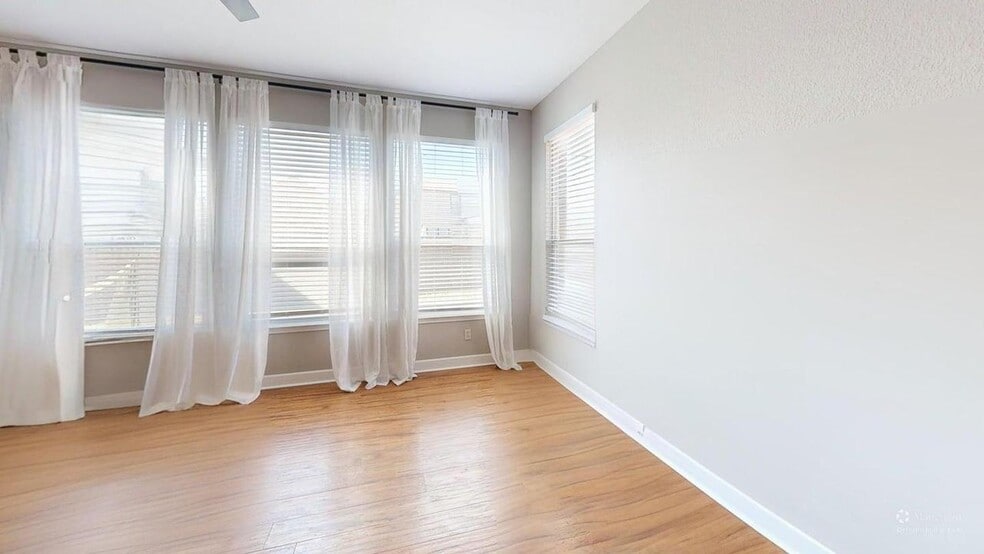 Building Photo - 2105 Huxley Ln