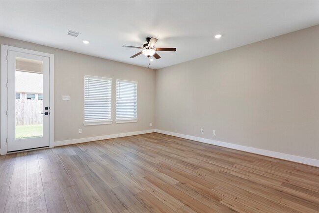 Building Photo - 2013 Woodland Pine Ct