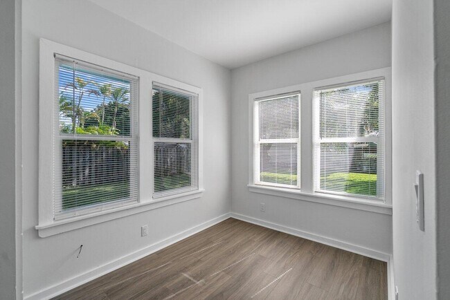 Building Photo - 424 53rd St